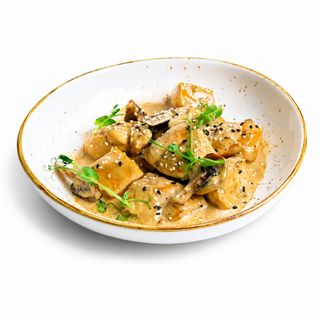 Куриное филе в сливочном соусе с грибами и тыквой
