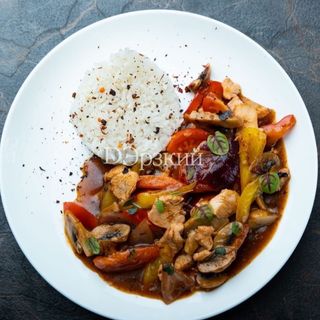 Курица в кисло-сладком соусе с рисом