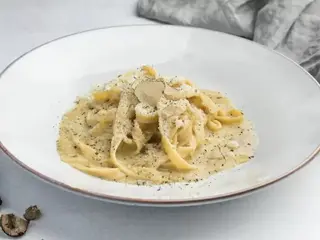 Паста с трюфельным кремом и грибами