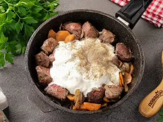 Печень жареная с морковкой и луком