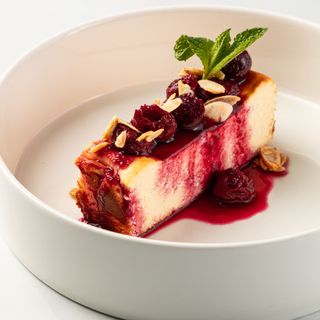 Творожная запеканка с соусом