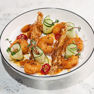 Креветки темпура с грибами эноки