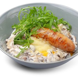Шампиньоны по-строгоновски с колбаской