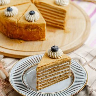 Пирожное "Медовик"