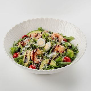 Салат с рукколой и креветками