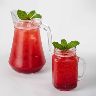 Лимонад с клубничной мякотью