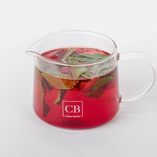 Черный чай с клубникой и мятой