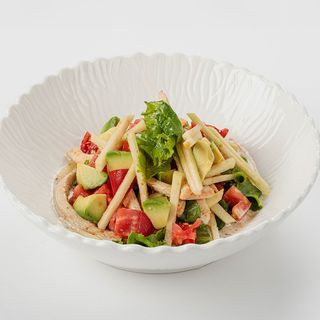 Салат с курицей и авокадо