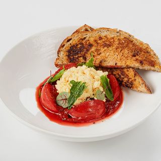 Скрембл с томатами