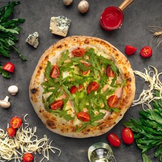 Пицца "Запеченная семга с рукколой"