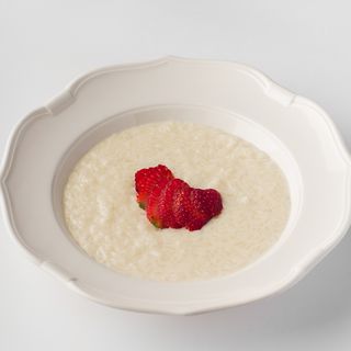 Рисовая каша на кокосовом молоке с ягодами