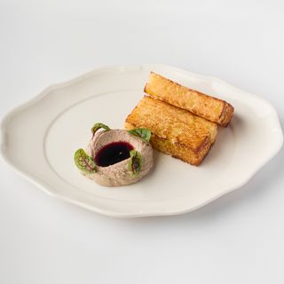 Паштет из куриной печени с вареньем из шишек