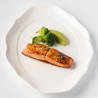 Лосось умами с брокколи ким-чи