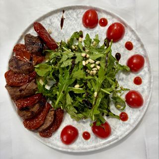 Салат с телятиной