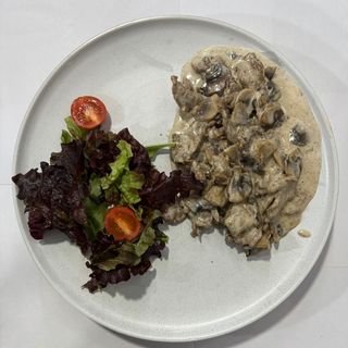 Телятина в сливочном соусе