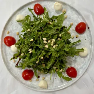 Рукола с моцарелой