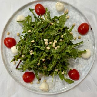 Рукола с моцарелой