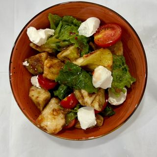 Жаренные баклажаны с помидорами