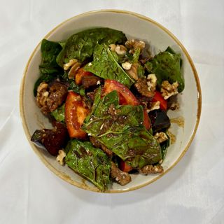 Тёплый салат со шпинатом