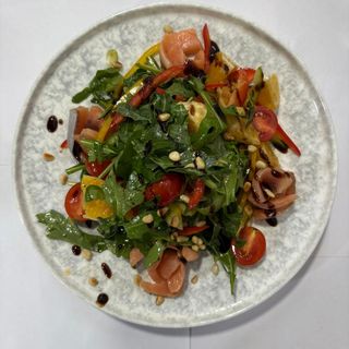 Салат с лососем