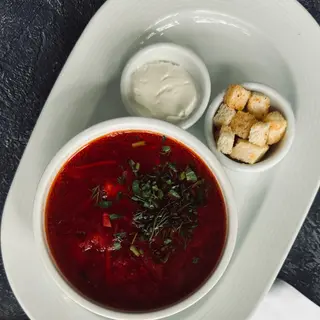 Борщ с чесночными хлебцами