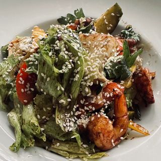 Салат с тигровыми креветками