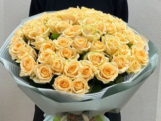 Акция! 51 кремовая роза "Пич аваланч"