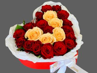 Сердце из роз "S"