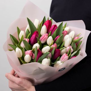 35 микс тюльпаны розово-белые