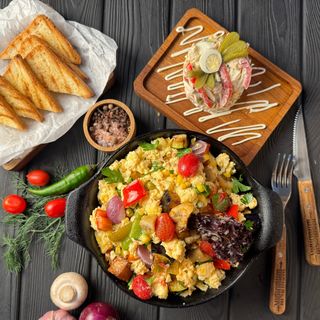 Омлет с овощным Соте(салат Гурман)