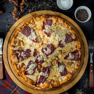 Пицца с кониной