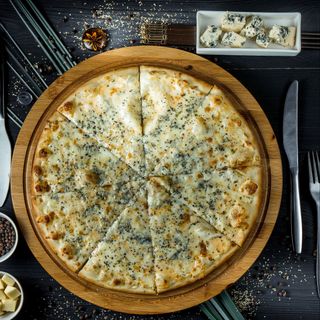 Пицца "Четыре сыра"