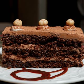 Шоколадно-фундучное пирожное