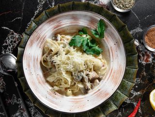 Фетучини с цыпленком и грибами (280гр)