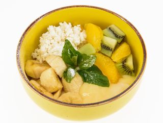 Творог с фруктами и йогуртом