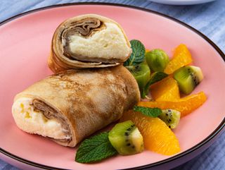 Блины с творогом и фруктами (240гр)