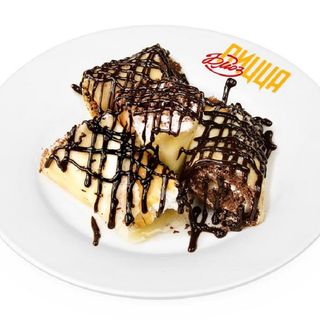 Блинчики с шоколадом и взбитыми сливками