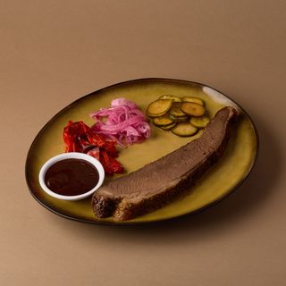 Копченый брискет с японским сальса