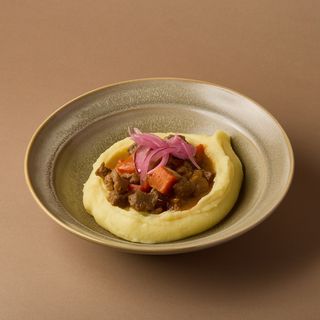 Гуляш с нежным картофельным пюре