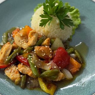 Курица с овощами в кисло-сладком соусе