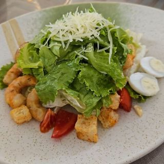 Салат "Цезарь" с тигровыми креветками