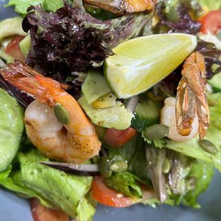 Салат с рукколой и креветками