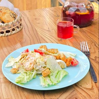 Салат Цезарь с курицей 230 гр