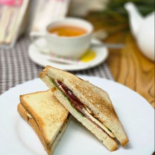 Клаб-сэндвич с колбасой салями  200гр