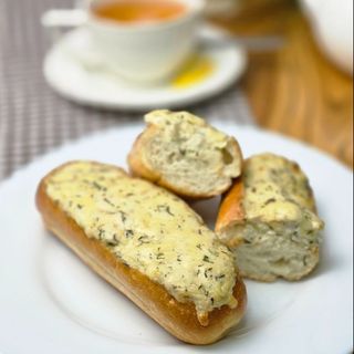 Булочка Сырно-чесночная 110г