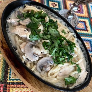 Цомян на жаровне в сливочном соусе