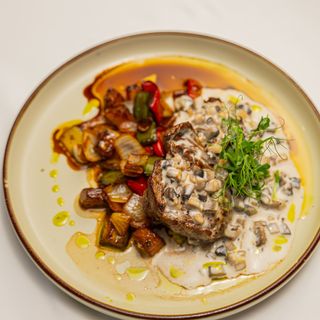 Медальоны на овощном соте