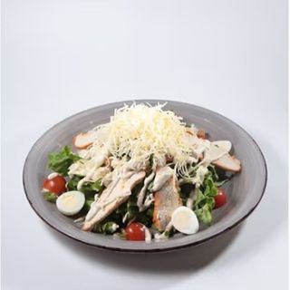 Салат Цезарь с курицей