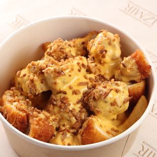 ЧИКЕН ФРИ под сырным соусом