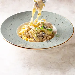 Паста с курицей и грибами
